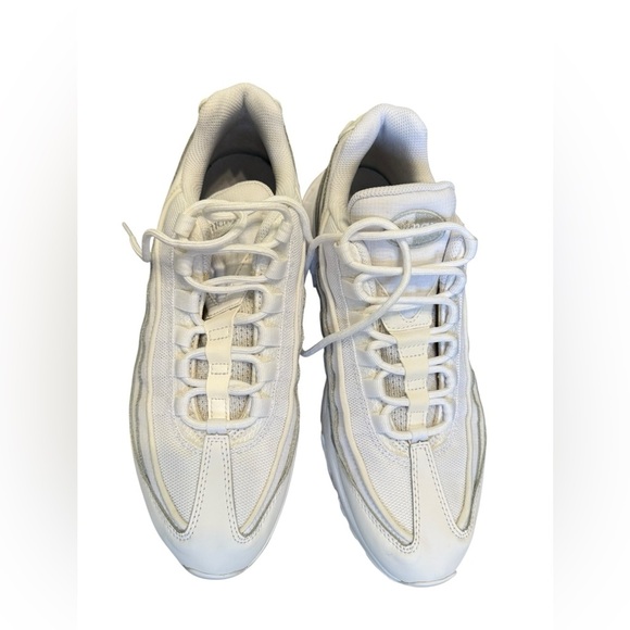 Nike Shoes Mens 9.5 Triple White Air Max 95 Essential Sneakers CT1268-100 - Picture 3 of 12